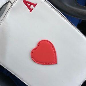 🎲White shoulder bag! ❤️queen of hearts❤️